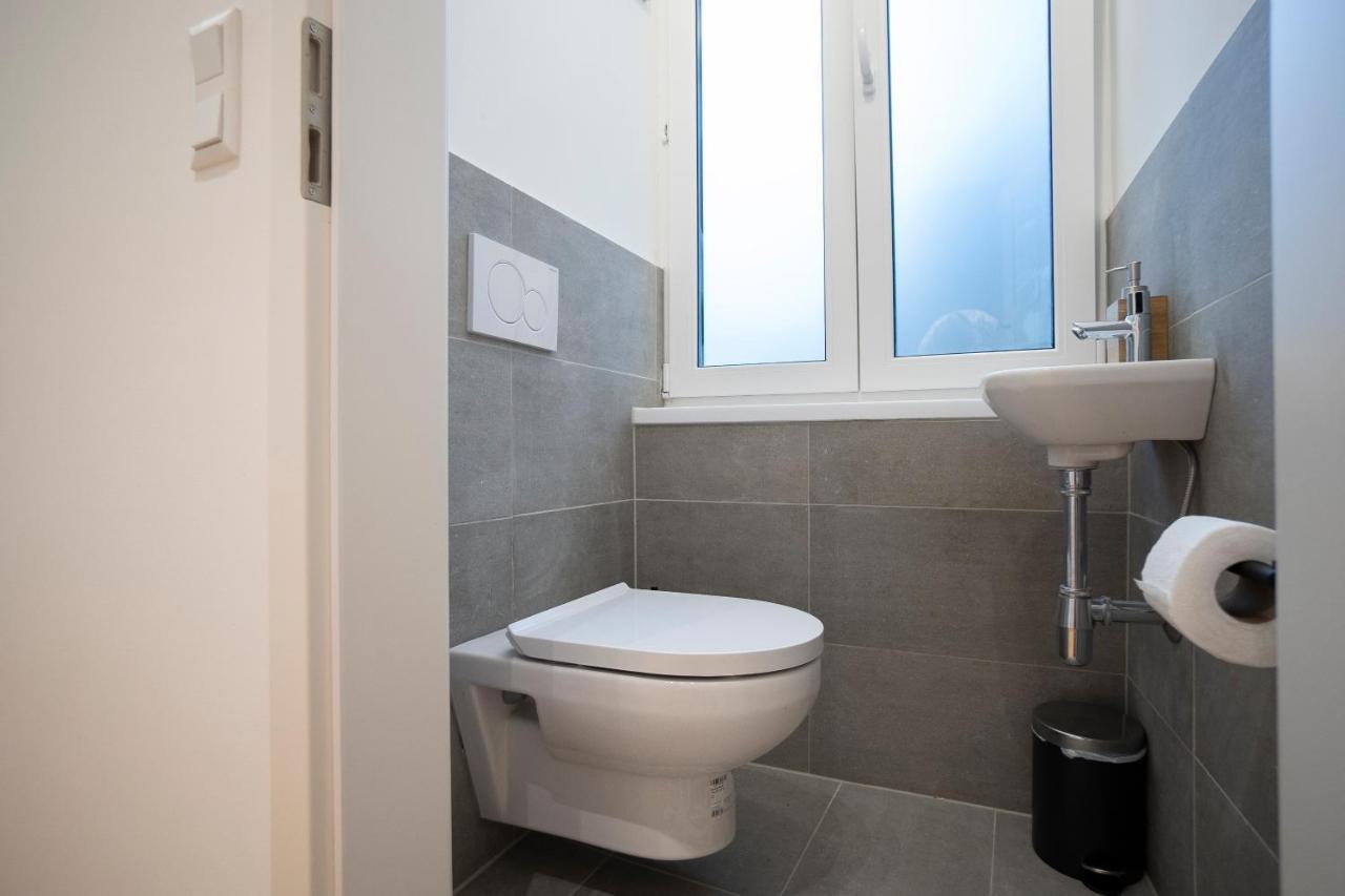 Apartment 2-rooms Spacious In A Vibrant Cozy Area *